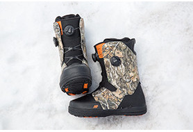 Snowboard boots